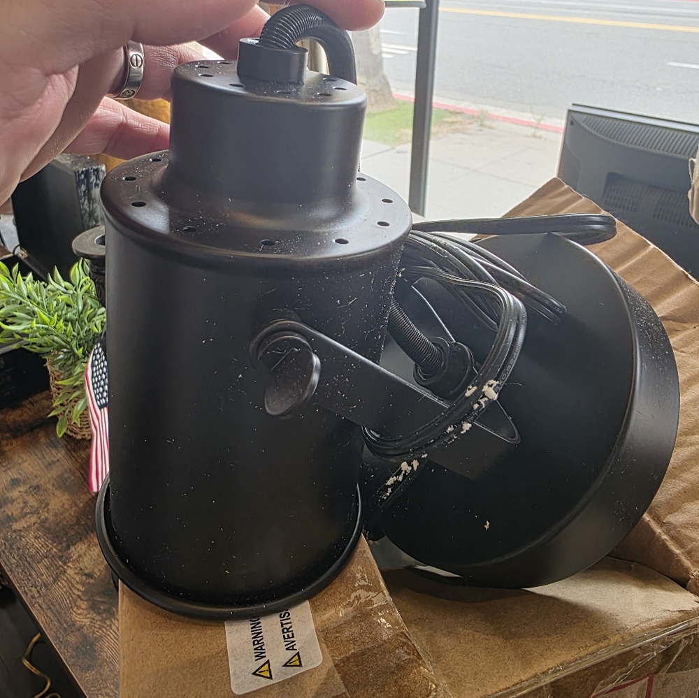 NIB Pair Of Wall Sconces With Switch - Picture 1 of 7